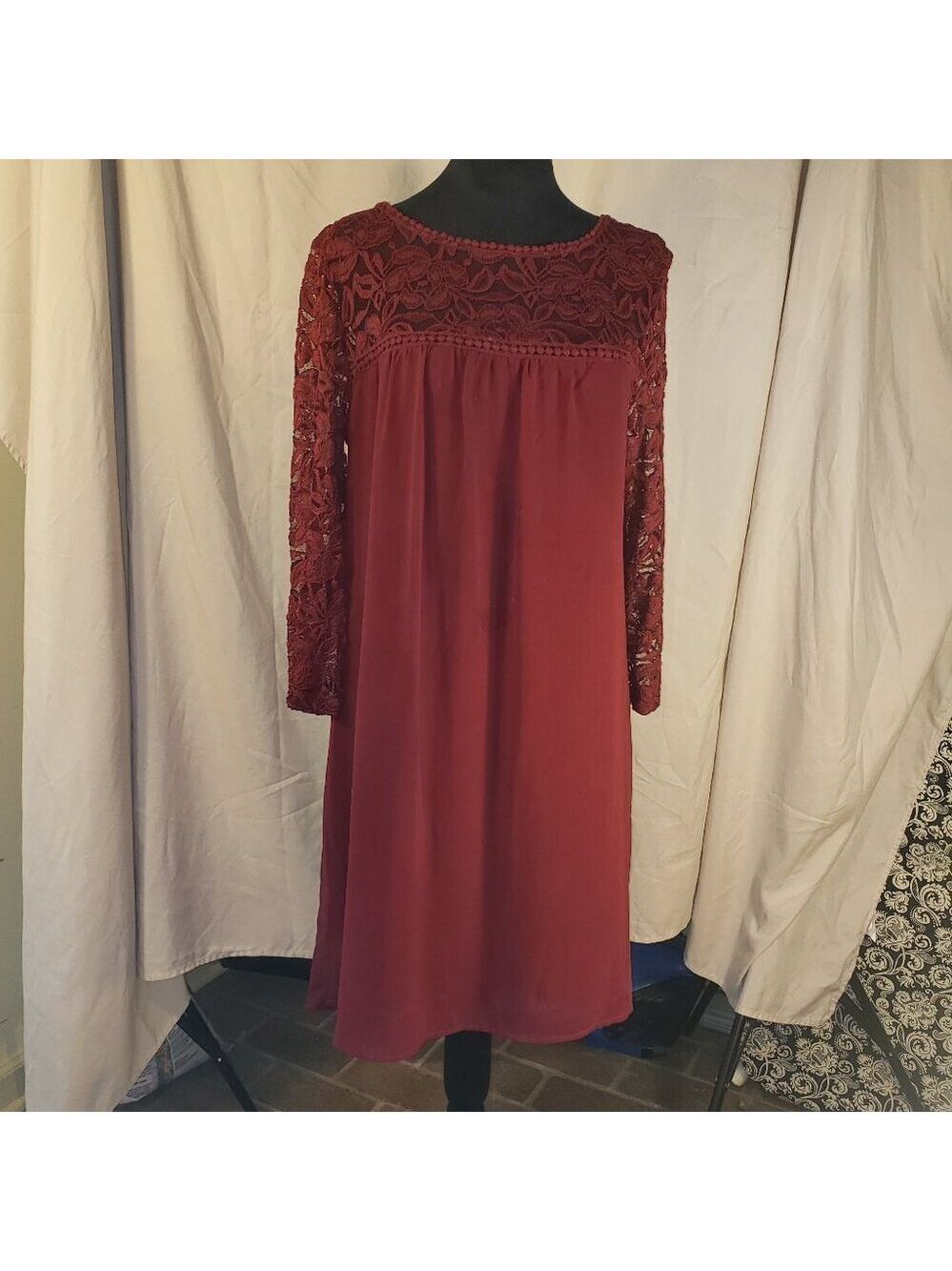 Women's Luxology Burgundy Elegant Lace Slip Dress Size 6